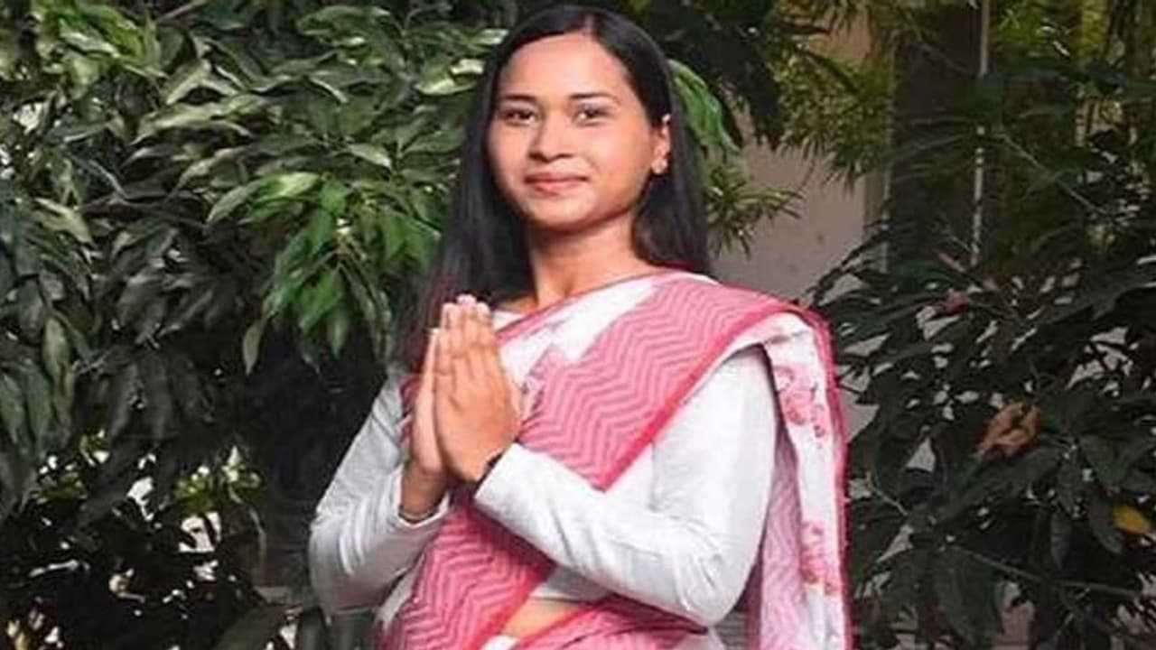 झारखंड की सबसे कम उम्र की ṀLA बनीं शिल्पी नेहा, मार्केटिंग कम्यूनिकेशन की रह चुकी हैं स्टूडेंट झारखंड की सबसे कम उम्र की ṀLA बनीं शिल्पी नेहा, मार्केटिंग कम्यूनिकेशन की रह चुकी हैं स्टूडेंट