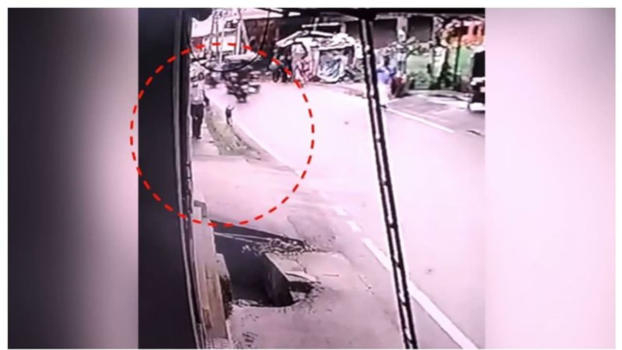 മലപ്പുറത്ത് തെരുവ് നായയുടെ ആക്രമണം; പതിനൊന്ന് പേര്ക്ക് കടിയേറ്റു മലപ്പുറത്ത് തെരുവ് നായയുടെ ആക്രമണം; പതിനൊന്ന് പേര്ക്ക് കടിയേറ്റു