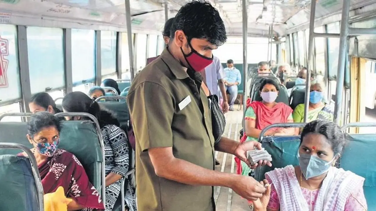 Adilabad : బస్సులో సీటు కోసం ఎంతకు తెగించాడు...!