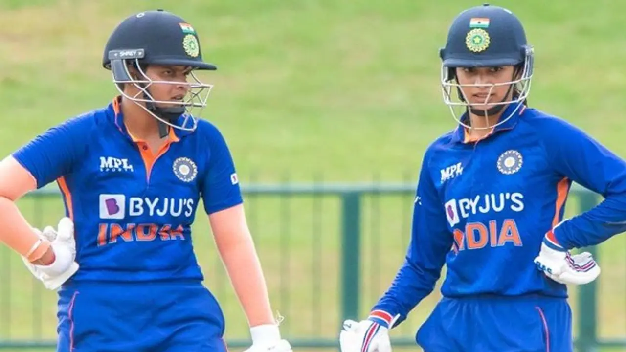 പാകിസ്ഥാന്‍ വനിതകളെ എറിഞ്ഞിട്ട് ഇന്ത്യന്‍ ബൗളര്‍മാര്‍; മറുപടി ബാറ്റിംംഗില്‍ തകര്‍പ്പന്‍ തുടക്കം