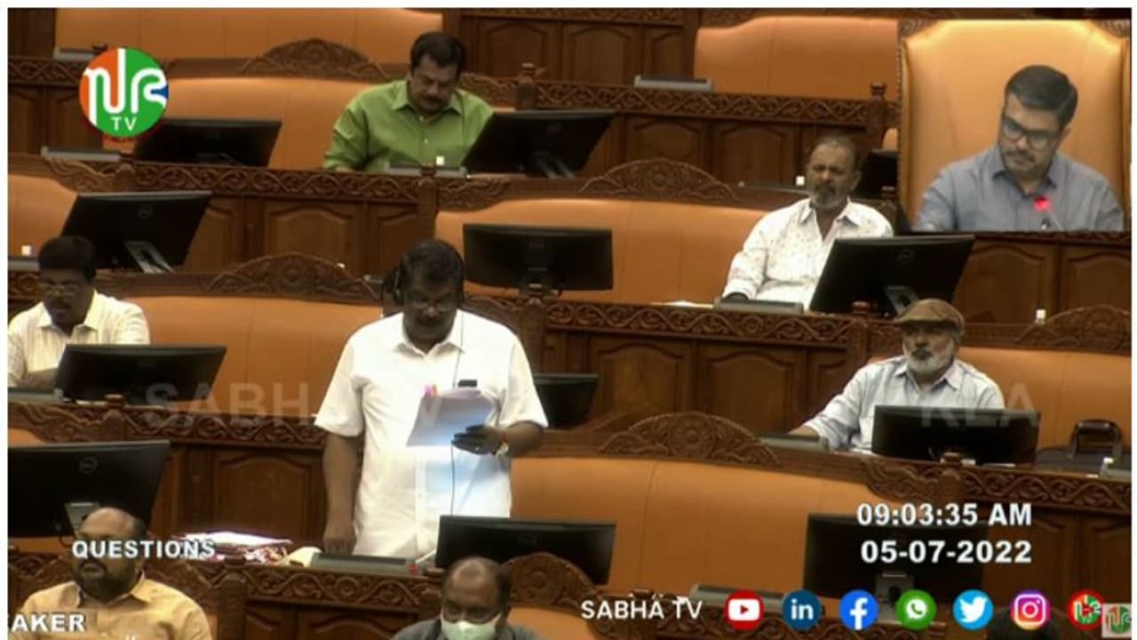 സ്വിഫ്റ്റ് വരുമാനം കെഎസ്ആർടിസി അക്കൌണ്ടിൽ, കോർപ്പറേഷനെ ലാഭത്തിലാക്കാനുള്ള സാധ്യത പരിമിതം; ഗതാഗത മന്ത്രി സ്വിഫ്റ്റ് വരുമാനം കെഎസ്ആർടിസി അക്കൌണ്ടിൽ, കോർപ്പറേഷനെ ലാഭത്തിലാക്കാനുള്ള സാധ്യത പരിമിതം; ഗതാഗത മന്ത്രി