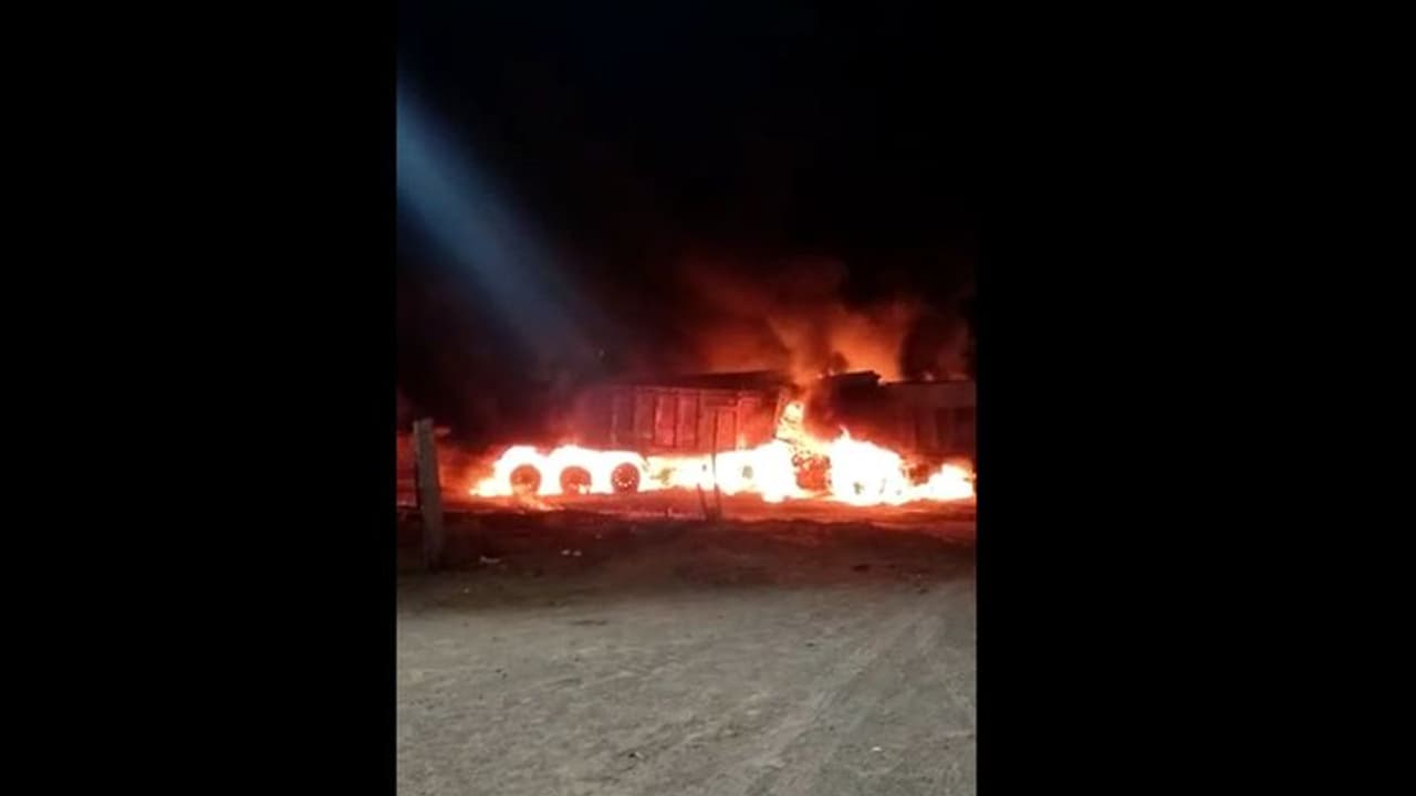 जोधपुर में दर्दनाक हादसा: चार लोग मदद के लिए चीखते रहे, पुलिस और भीड़ देखती रही, तीन की मौत जोधपुर में दर्दनाक हादसा: चार लोग मदद के लिए चीखते रहे, पुलिस और भीड़ देखती रही, तीन की मौत