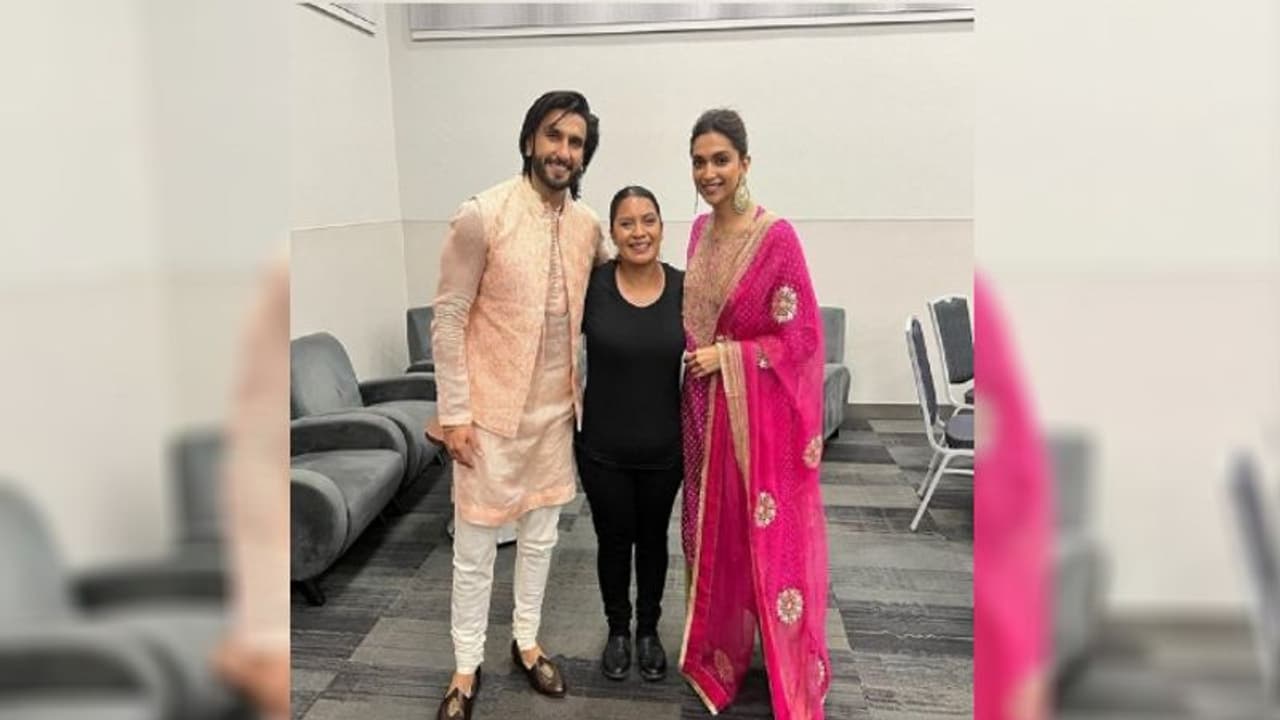 স্বামীর প্রশংসায় পঞ্চমুখ দীপিকা, কোঙ্কনি ভাষায় কথা বলে তাক লাগালেন রণবীর, সোশ্যাল মিডিয়ায় ভাইরাল ভিডিও স্বামীর প্রশংসায় পঞ্চমুখ দীপিকা, কোঙ্কনি ভাষায় কথা বলে তাক লাগালেন রণবীর, সোশ্যাল মিডিয়ায় ভাইরাল ভিডিও