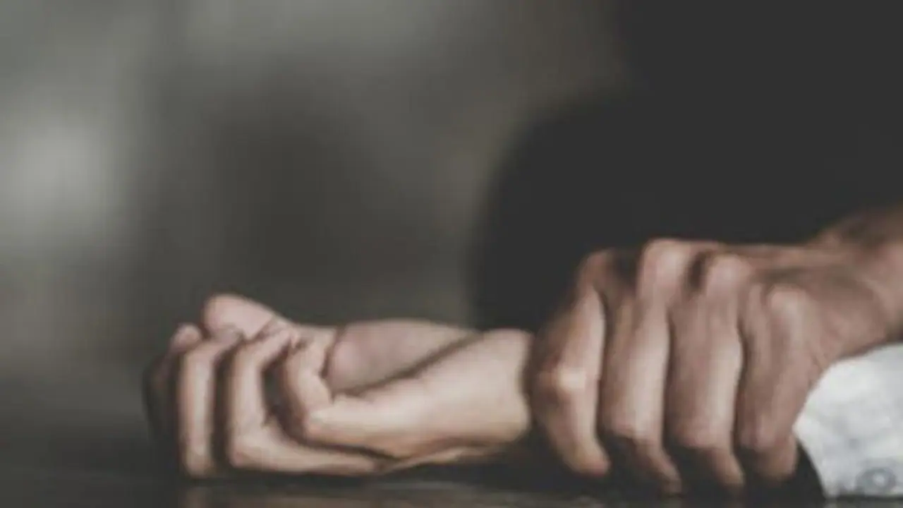 പത്താം ക്ലാസ് വിദ്യാർഥിനിയെ പീഡിപ്പിച്ച് ഗർഭിണിയാക്കിയ സംഭവത്തിൽ പ്ലസ് ടു വിദ്യാർഥി അറസ്റ്റില് പത്താം ക്ലാസ് വിദ്യാർഥിനിയെ പീഡിപ്പിച്ച് ഗർഭിണിയാക്കിയ സംഭവത്തിൽ പ്ലസ് ടു വിദ്യാർഥി അറസ്റ്റില്