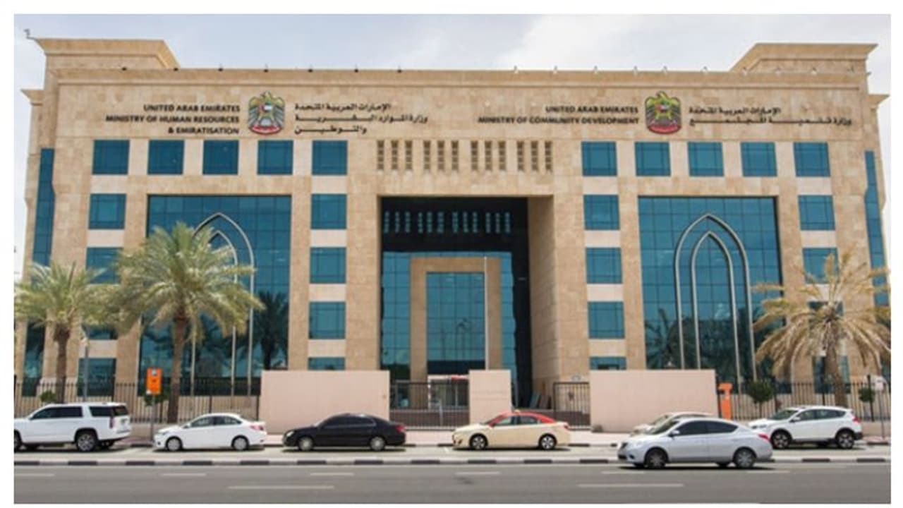 അവധിക്കാലത്ത് തൊഴില് പഠിക്കാം, പണമുണ്ടാക്കാം; വിദ്യാര്ത്ഥികള്ക്ക് ജോലി ചെയ്യാന് അനുമതി നല്കി യുഎഇ അവധിക്കാലത്ത് തൊഴില് പഠിക്കാം, പണമുണ്ടാക്കാം; വിദ്യാര്ത്ഥികള്ക്ക് ജോലി ചെയ്യാന് അനുമതി നല്കി യുഎഇ