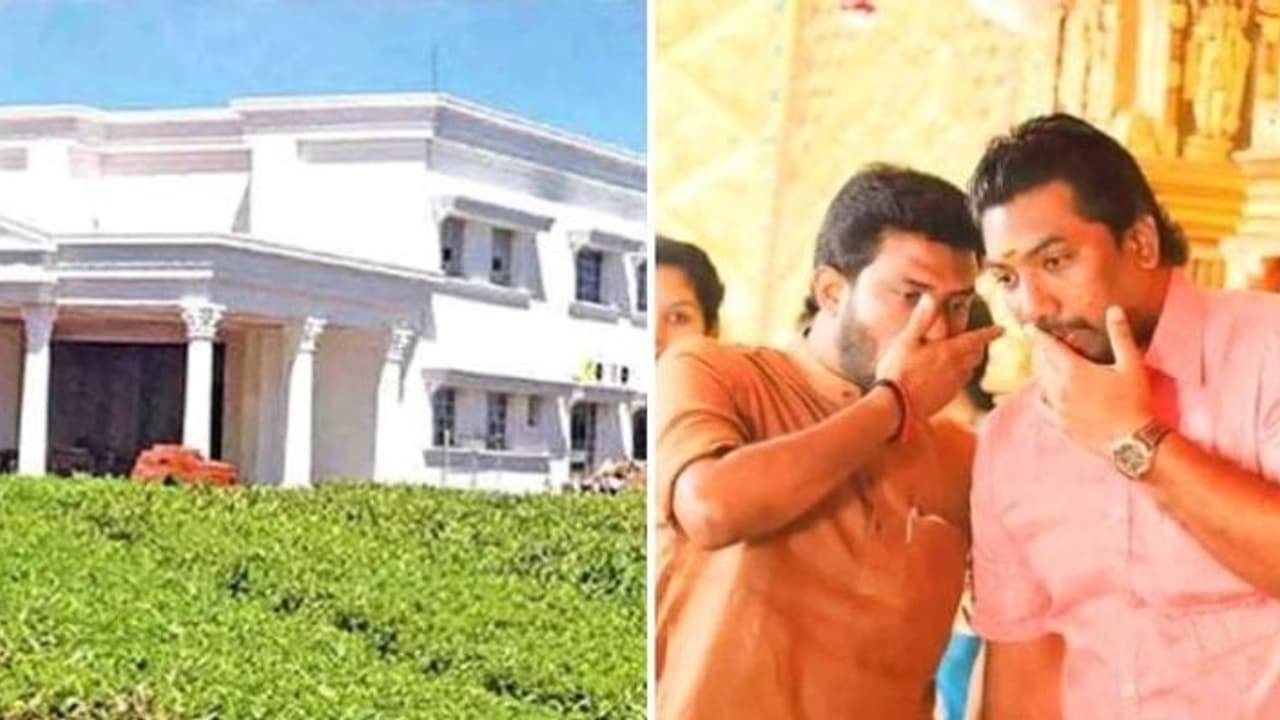 என் தெய்வம் குடியிருந்த வீட்டில் கொலை..! குற்றவாளிகளை கைது செய்ய வேண்டும்.. திடீரென விழித்தெழுந்த ஓபிஎஸ் மகன் என் தெய்வம் குடியிருந்த வீட்டில் கொலை..! குற்றவாளிகளை கைது செய்ய வேண்டும்.. திடீரென விழித்தெழுந்த ஓபிஎஸ் மகன்