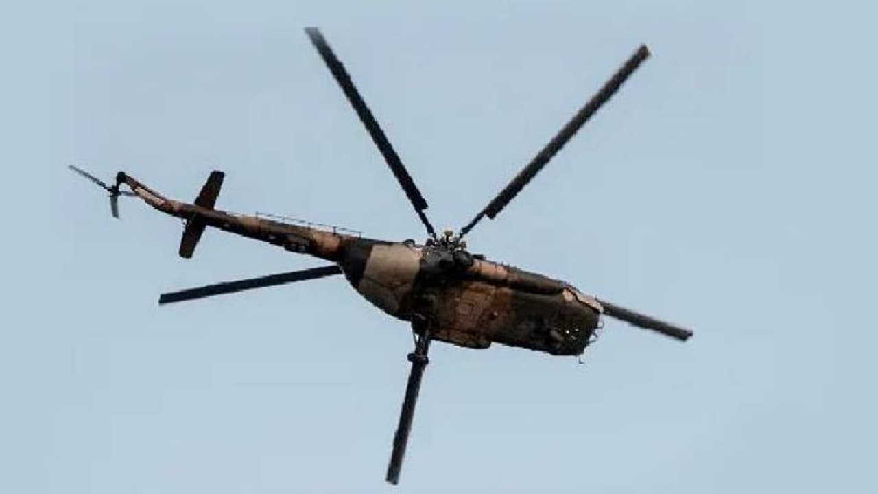 നവവധുവിനെ കൊണ്ടുപോകാൻ സൈനിക ഹെലികോപ്ടറുപയോഗിച്ചു, താലിബാൻ കമാൻഡർക്കെതിരെ പ്രതിഷേധം നവവധുവിനെ കൊണ്ടുപോകാൻ സൈനിക ഹെലികോപ്ടറുപയോഗിച്ചു, താലിബാൻ കമാൻഡർക്കെതിരെ പ്രതിഷേധം