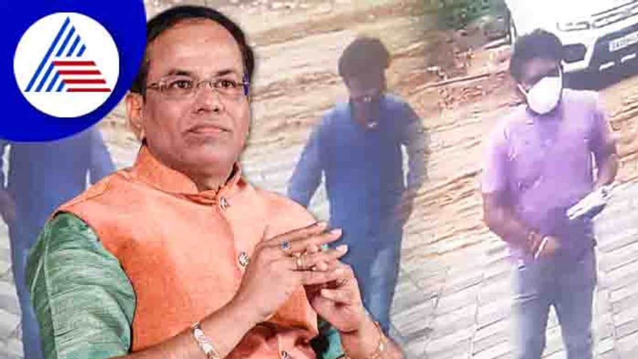 హోటల్లో వాస్తు సిద్ధాంతి చంద్రశేఖర్ గురూజీ దారుణ హత్య.. సీసీటీవీలో దృశ్యాలు.. హోటల్లో వాస్తు సిద్ధాంతి చంద్రశేఖర్ గురూజీ దారుణ హత్య.. సీసీటీవీలో దృశ్యాలు..