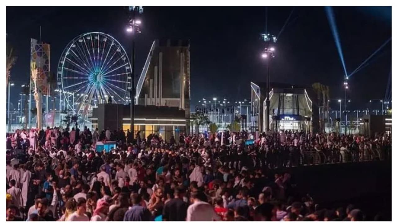 രണ്ട് മാസത്തെ ജിദ്ദ സീസണ് അവസാനിക്കുമ്പോള് ആകെ സന്ദര്ശകര് 60 ലക്ഷം പേര് രണ്ട് മാസത്തെ ജിദ്ദ സീസണ് അവസാനിക്കുമ്പോള് ആകെ സന്ദര്ശകര് 60 ലക്ഷം പേര്