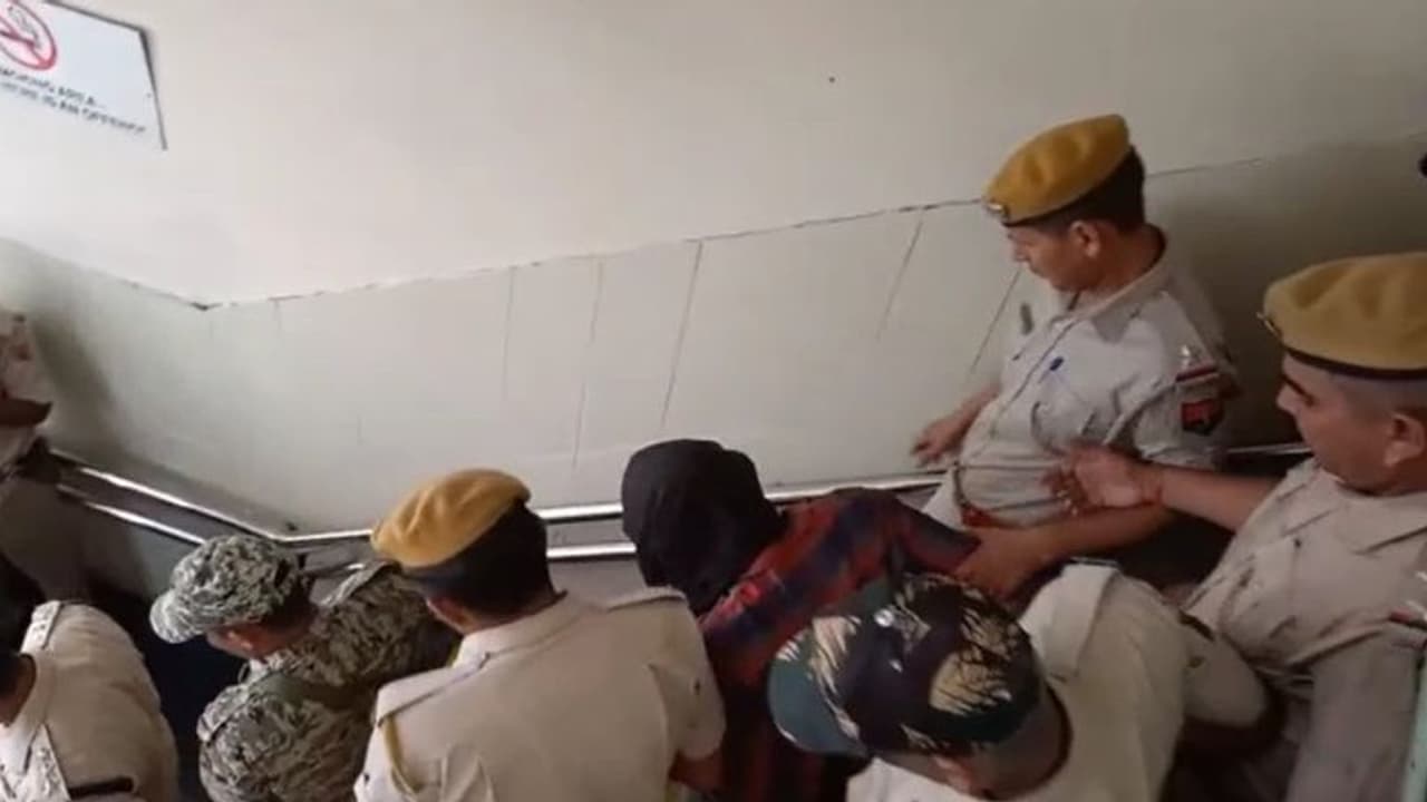  कन्हैयालाल हत्याकांड में एक और आरोपी मोहशिन कोर्ट में पेश, जिसकी चिकन शॉप पर रची गई थी मर्डर की पूरी साजिश