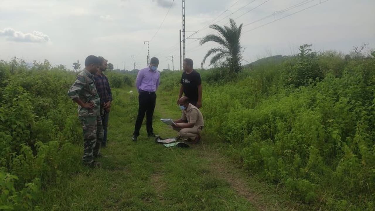 जमशेदपुर में अच्छे से नहीं पढ़ रही थी 4 साल की बेटी, माता पिता ने पीट पीटकर दे दी मौत जमशेदपुर में अच्छे से नहीं पढ़ रही थी 4 साल की बेटी, माता पिता ने पीट पीटकर दे दी मौत