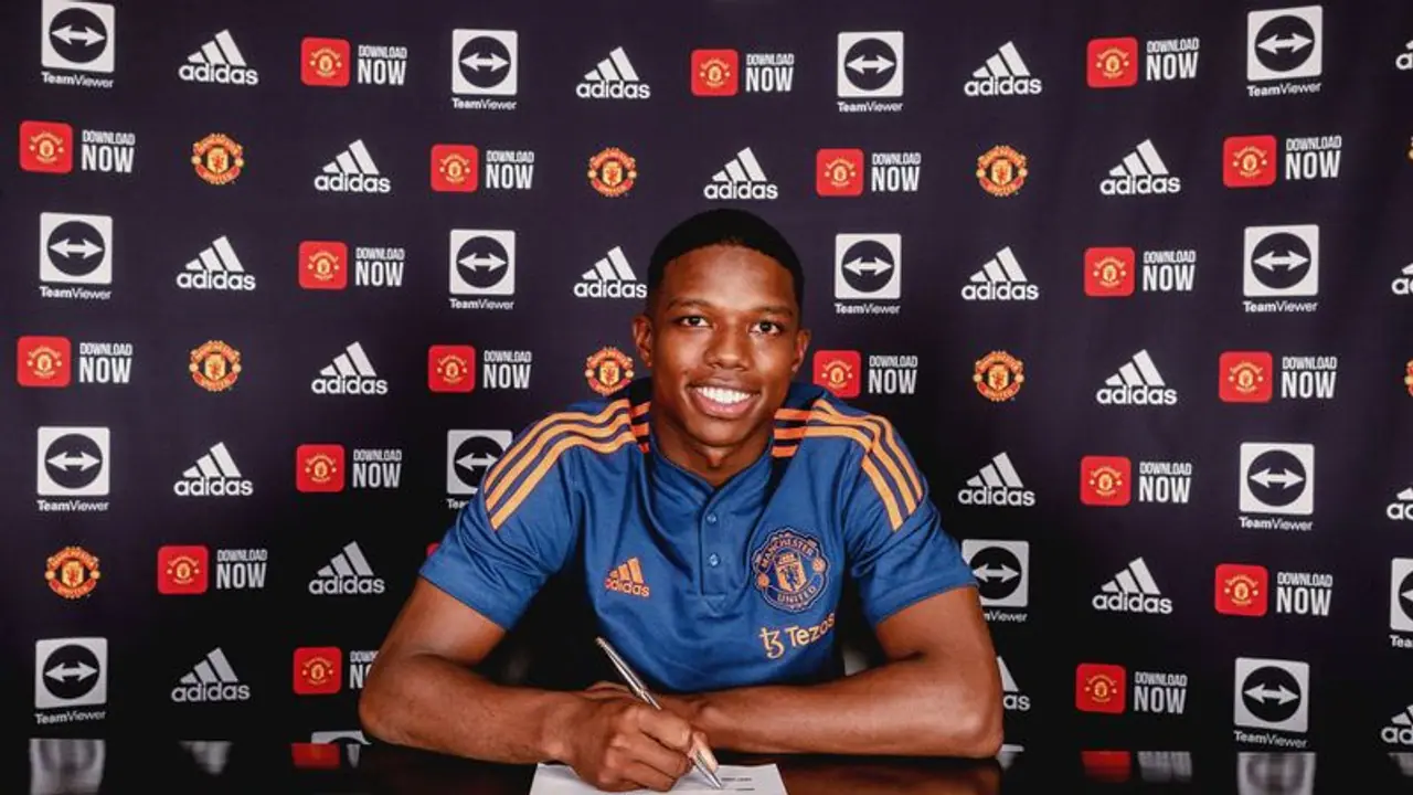 Tyrell Malacia is Manchester United's first 2022 23 season signing; supporters happy Tyrell Malacia is Manchester United's first 2022 23 season signing; supporters happy