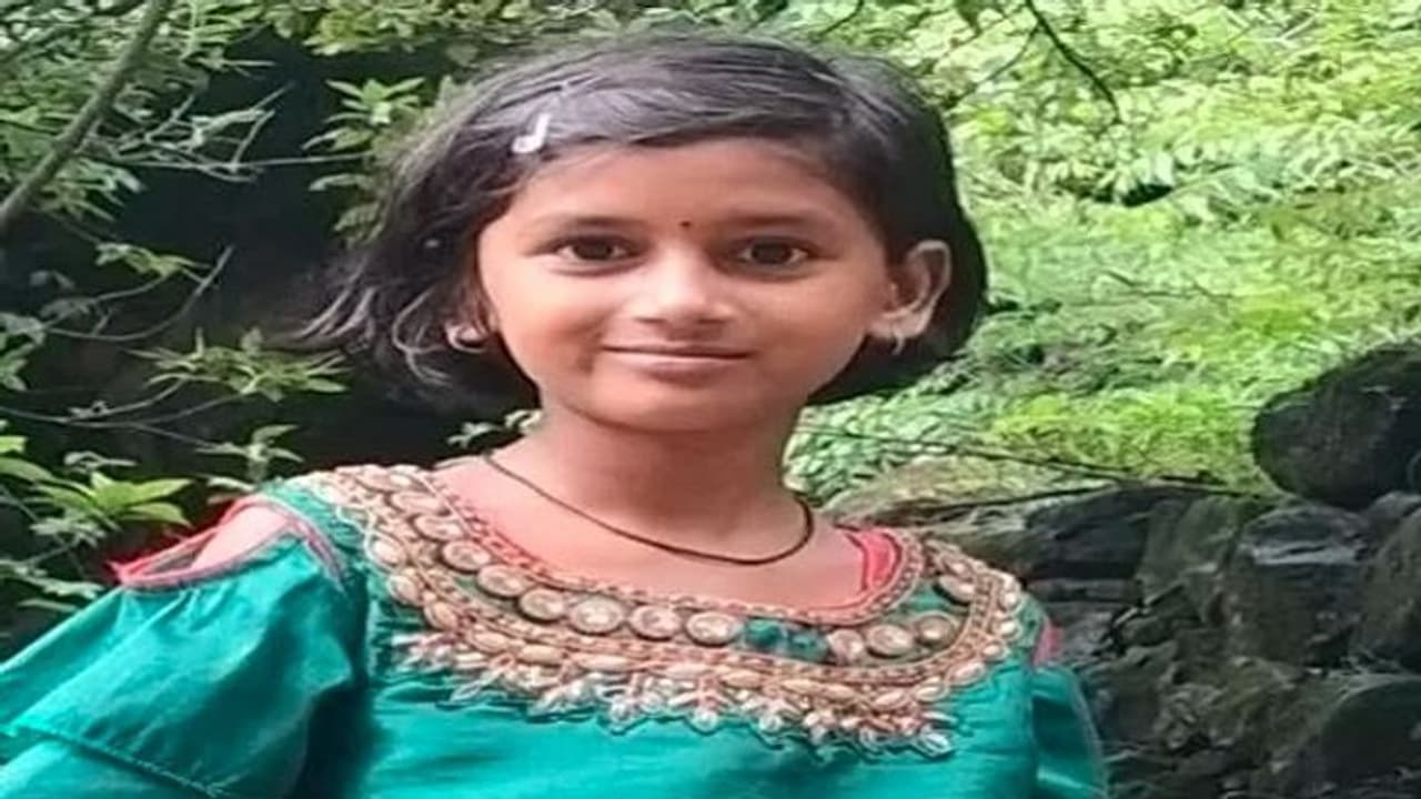 Chikkodi ಶಾಲೆಗೆ ಹೋದ ಬಾಲಕಿ ಹೆಣವಾದಳು, ಮುಖ್ಯ ಶಿಕ್ಷಕ ಅಮಾನತು Chikkodi ಶಾಲೆಗೆ ಹೋದ ಬಾಲಕಿ ಹೆಣವಾದಳು, ಮುಖ್ಯ ಶಿಕ್ಷಕ ಅಮಾನತು