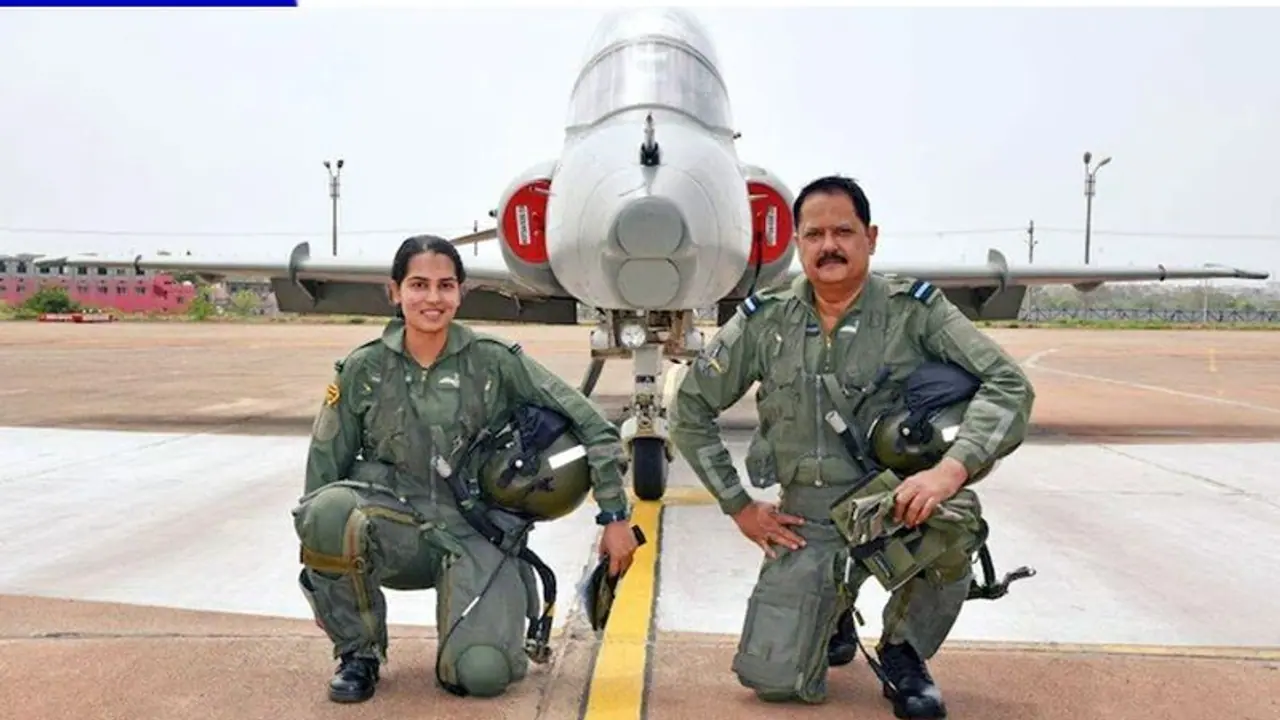 ಯುದ್ಧ ವಿಮಾನವನ್ನು ಒಟ್ಟಿಗೆ ಹಾರಿಸಿ ಇತಿಹಾಸ ಬರೆದ ಅಪ್ಪ ಮಗಳು