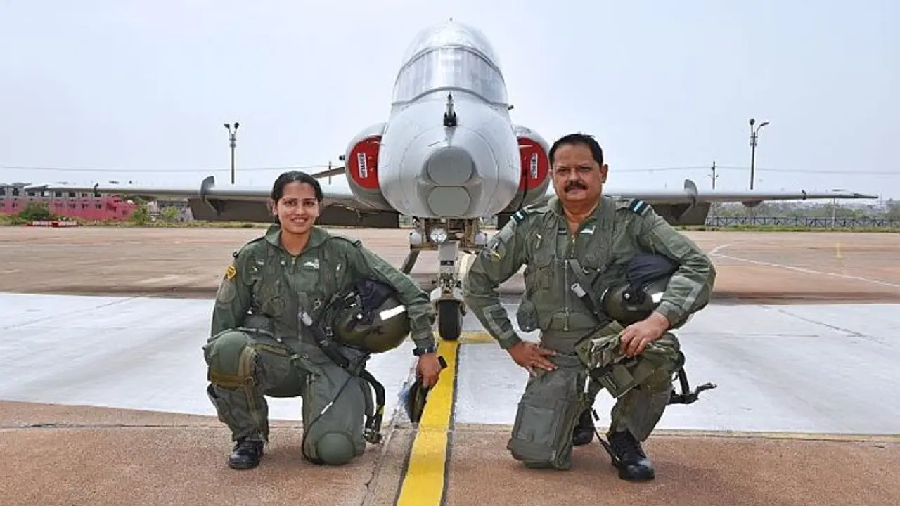 इस पिता पुत्री ने एक साथ लड़ाकू विमान उड़ाकर रचा इतिहास, बेटी बचपन से देखती थी उड़ने का सपना
