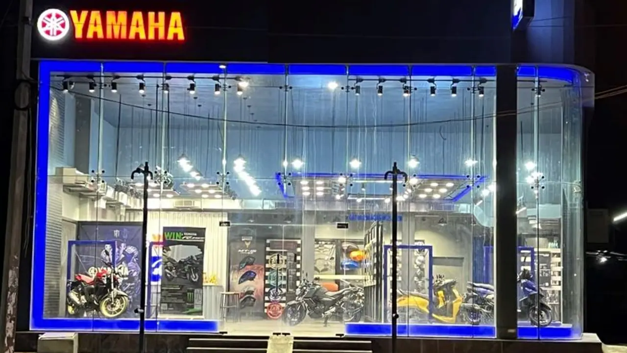 ಬೆಂಗಳೂರಿನಲ್ಲಿ ಯಮಹಾ ಬ್ಲೂ ಸ್ಕ್ವಾಯರ್ ಶೋರೂಮ್ ಆರಂಭ! ಬೆಂಗಳೂರಿನಲ್ಲಿ ಯಮಹಾ ಬ್ಲೂ ಸ್ಕ್ವಾಯರ್ ಶೋರೂಮ್ ಆರಂಭ!