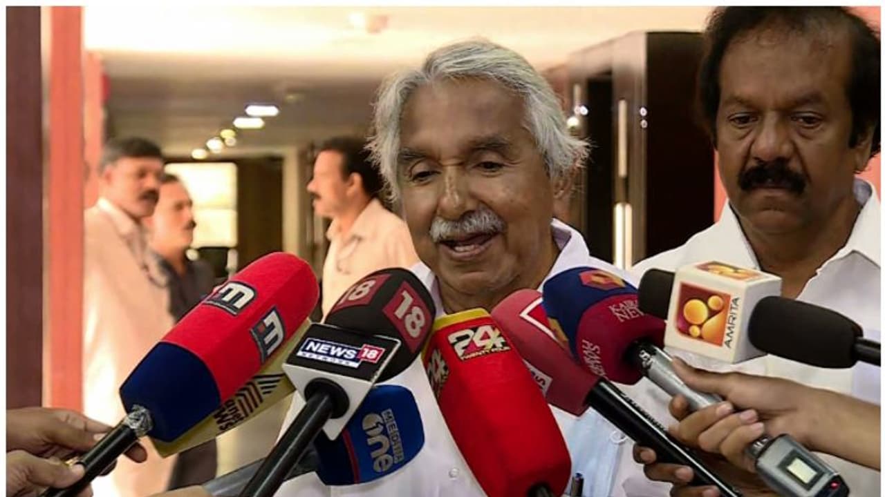 സജി ചെറിയാൻ രാജിവച്ചില്ലെങ്കിൽ നിയമപരമായി ചോദ്യം ചെയ്യപ്പെടും, ദൌർഭാഗ്യകരമായ പ്രസംഗം ഉമ്മൻചാണ്ടി