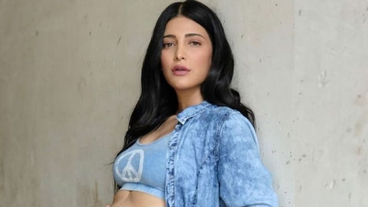 ನಾನು ಆರೋಗ್ಯವಾಗಿದ್ದೀನಿ; ಅನಾರೋಗ್ಯ ವದಂತಿಗೆ ಶ್ರುತಿ ಹಾಸನ್ ಖಡಕ್ ಉತ್ತರ ನಾನು ಆರೋಗ್ಯವಾಗಿದ್ದೀನಿ; ಅನಾರೋಗ್ಯ ವದಂತಿಗೆ ಶ್ರುತಿ ಹಾಸನ್ ಖಡಕ್ ಉತ್ತರ