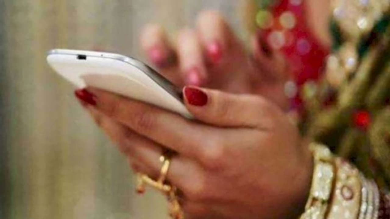 पति को कैसे गुलाम बनाया जाए...शादी के बाद Google पर ऐसी 7 चीजें सर्च करती हैं महिलाएं पति को कैसे गुलाम बनाया जाए...शादी के बाद Google पर ऐसी 7 चीजें सर्च करती हैं महिलाएं