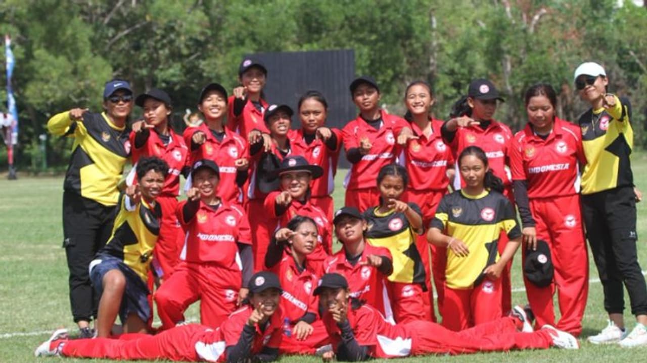 ഇന്തോനേഷ്യ ആദ്യമായി ഐസിസി ലോകകപ്പിന്; ചരിത്രമെഴുതി അണ്ടർ 19 വനിതാ ടി20 ടീം ഇന്തോനേഷ്യ ആദ്യമായി ഐസിസി ലോകകപ്പിന്; ചരിത്രമെഴുതി അണ്ടർ 19 വനിതാ ടി20 ടീം