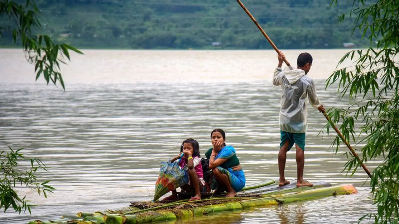 IMD issues red alert in 8 districts after rains disrupt normal life in Kerala IMD issues red alert in 8 districts after rains disrupt normal life in Kerala
