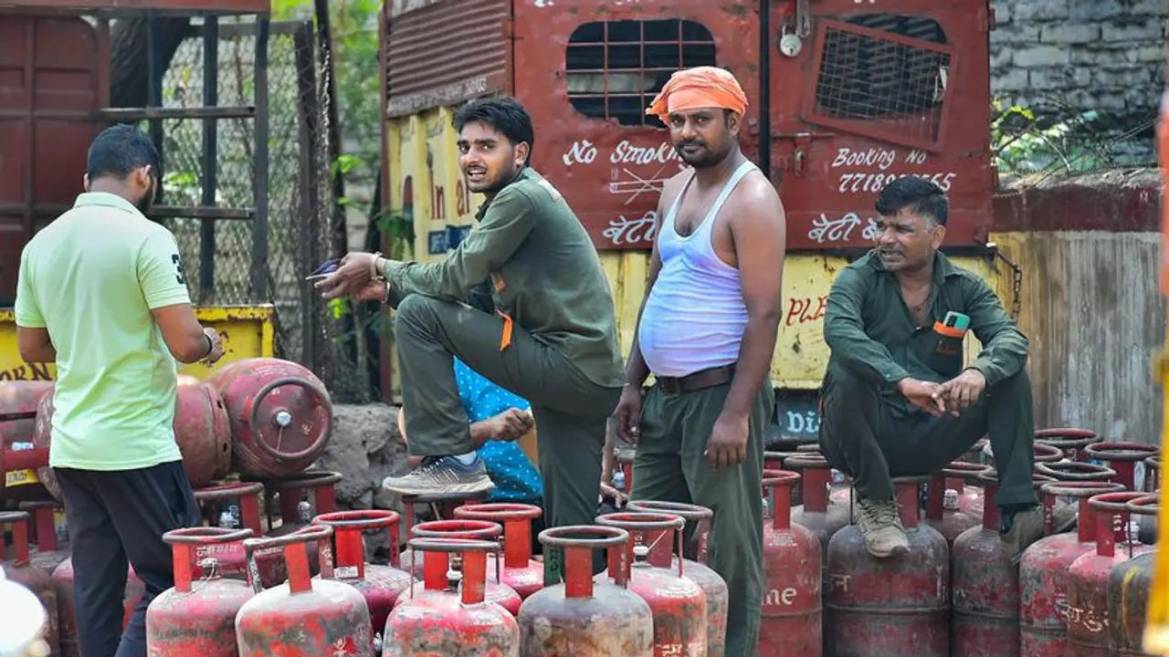 LPG Price Hike: NCP ने  केंद्र से पूछा  क्या गैस के दाम बढ़ाकर एमवीए सरकार गिराने की लागत वसूलेगी सरकार?