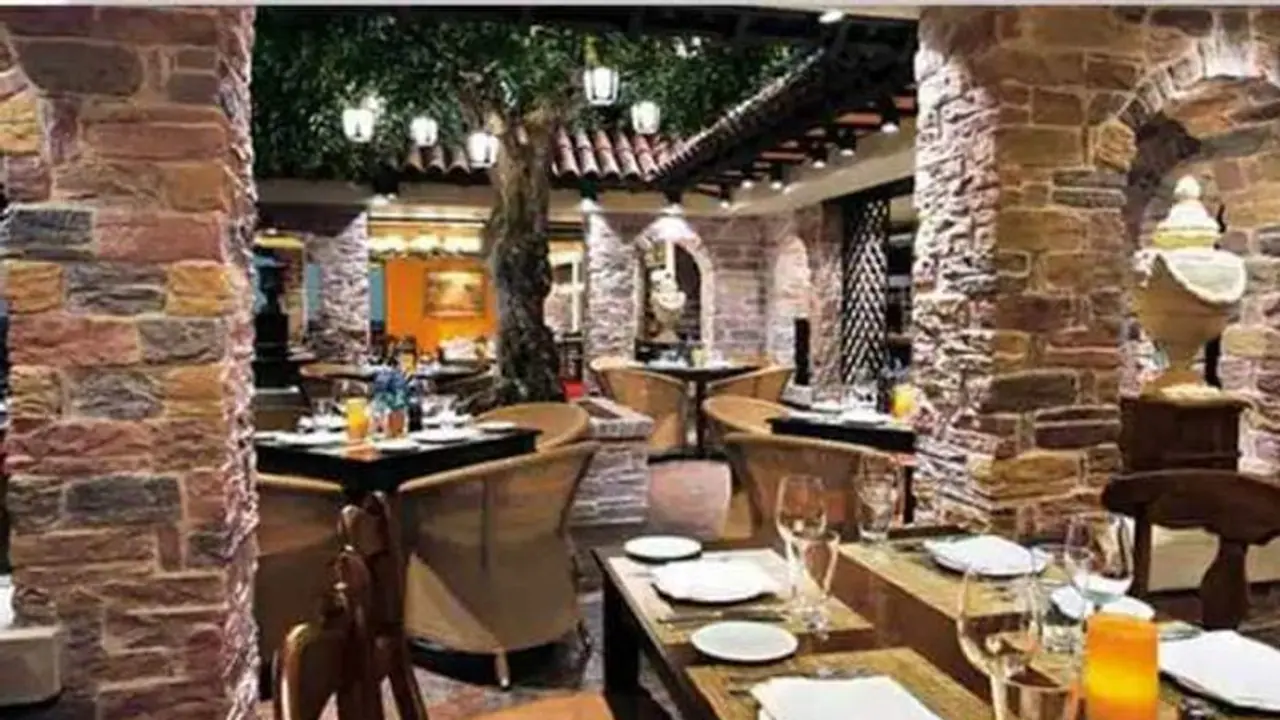 सर्विस चार्ज पर बैन रेस्टोरेंट के कर्मचारियों ने की सैलरी बढ़ाने की मांग, कहा 'इतने में नहीं होगा गुजारा' सर्विस चार्ज पर बैन रेस्टोरेंट के कर्मचारियों ने की सैलरी बढ़ाने की मांग, कहा 'इतने में नहीं होगा गुजारा'