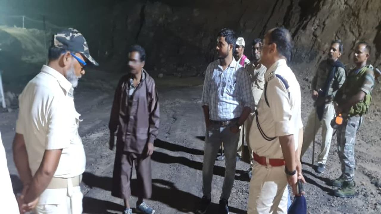 गिरीडीह में हुकूमत को लेकर जंगः दो गुटों ने किया फायर और बमबारी, लोगों में फैली दहशत