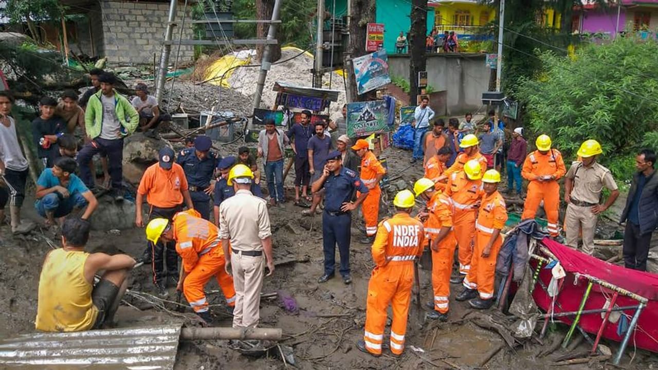 हिमाचल प्रदेशः शुरुआती मानसून में 40 की मौत, अब कुल्लू में फटा बादल बह गए लोग, घर और कैंपिंग साइट