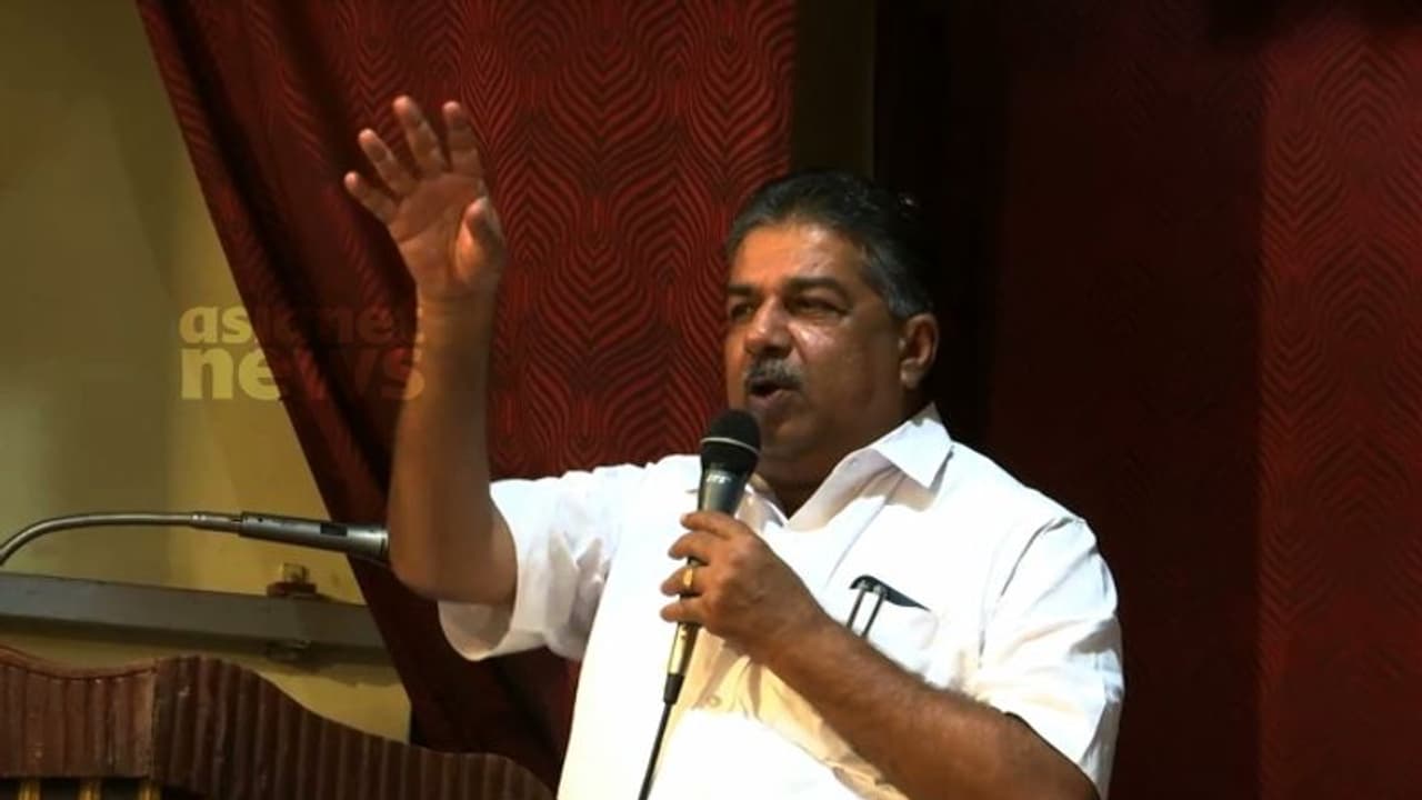 സജി ചെറിയാൻ ഭരണഘടനയെ അധിക്ഷേപിച്ചതിന് തെളിവില്ലെന്ന് പൊലീസ് റിപ്പോര്ട്ട്, ഹൈക്കോടതിയെ സമീപിക്കാൻ പരാതിക്കാരൻ സജി ചെറിയാൻ ഭരണഘടനയെ അധിക്ഷേപിച്ചതിന് തെളിവില്ലെന്ന് പൊലീസ് റിപ്പോര്ട്ട്, ഹൈക്കോടതിയെ സമീപിക്കാൻ പരാതിക്കാരൻ