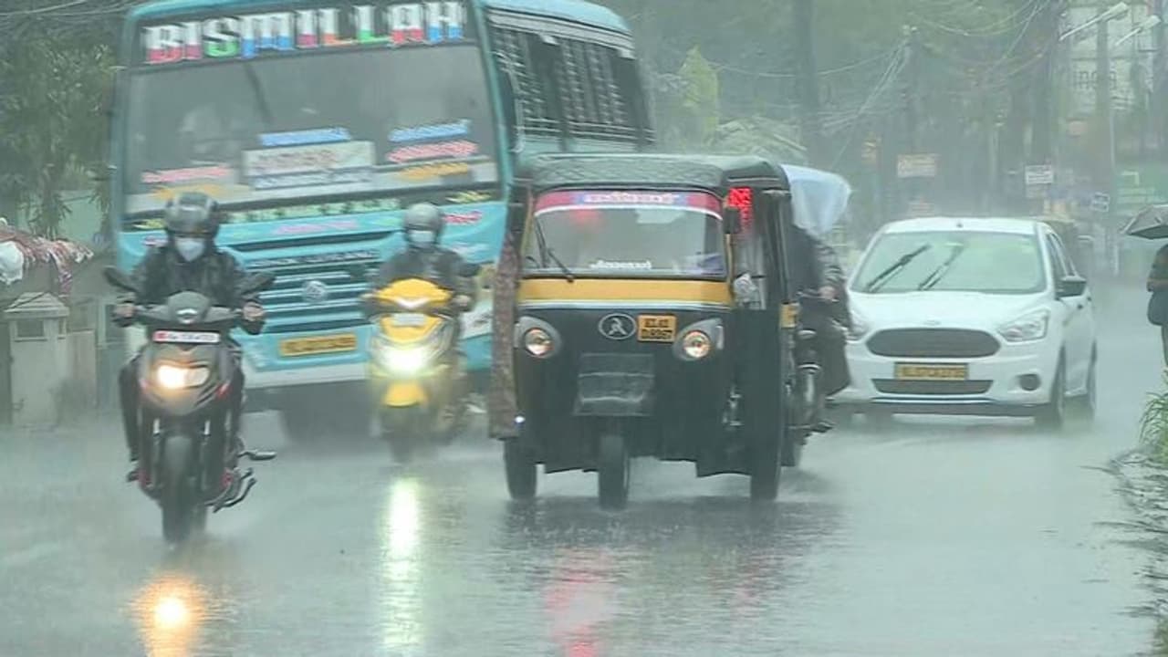 ശക്തമായ മഴ : വയനാട് ജില്ലയില്‍ വിദ്യാഭ്യാസ സ്ഥാപനങ്ങൾക്ക് ഇന്ന് അവധി
