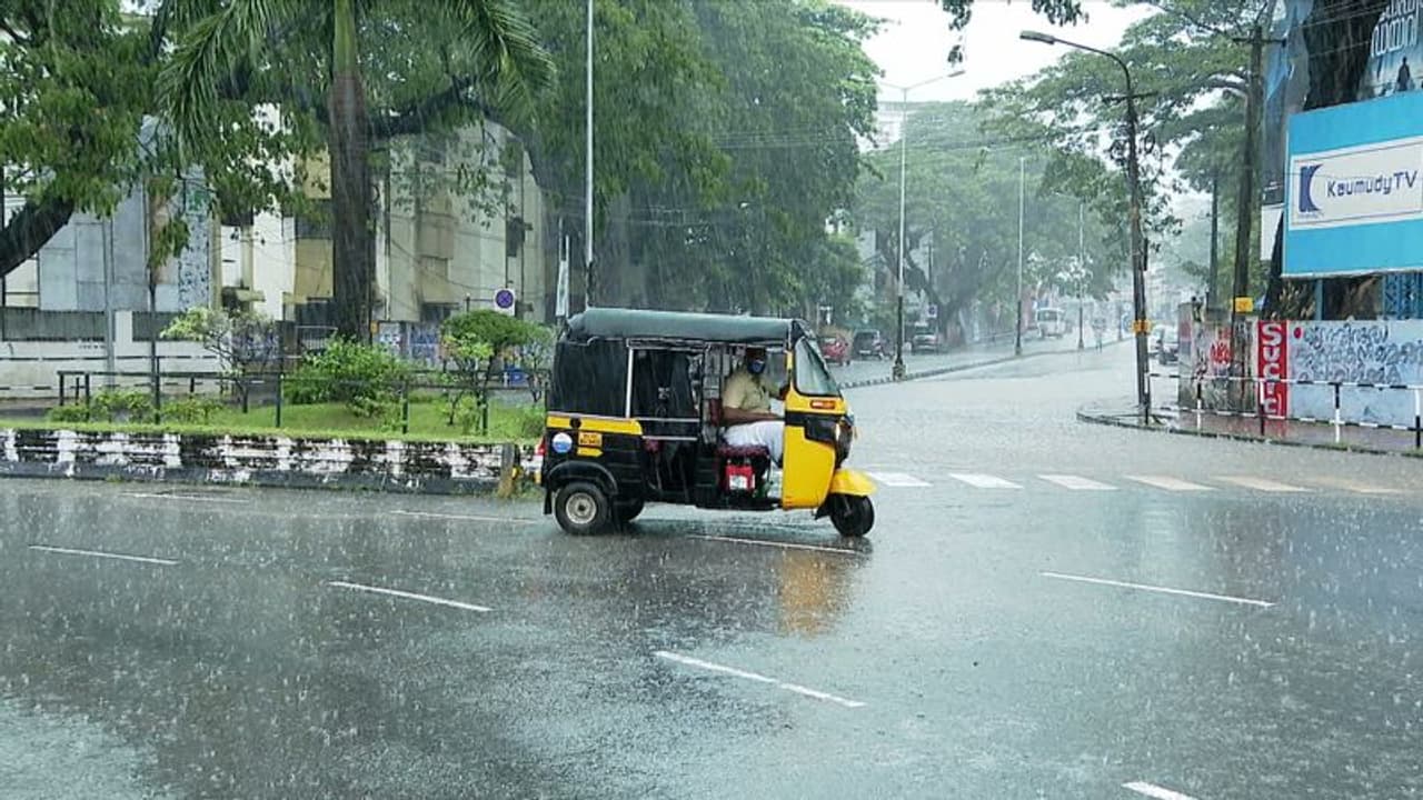 Kerala Rain: തീവ്രമഴ മുന്നറിയിപ്പില്ല, തലസ്ഥാനമടക്കം 3 ജില്ലയിൽ വലിയ ആശ്വാസം; അതിതീവ്ര മഴ സാധ്യത ഒരിടത്തുമില്ല