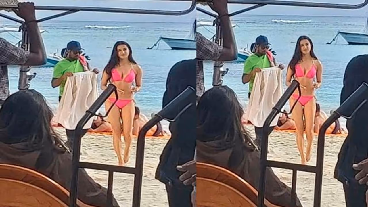 श्रद्धा कपूर का टू पीस बिकिनी लुक हुआ वायरल, रणबीर कपूर के साथ लव रंजन फिल्म में दिखेगा हॉट अवतार श्रद्धा कपूर का टू पीस बिकिनी लुक हुआ वायरल, रणबीर कपूर के साथ लव रंजन फिल्म में दिखेगा हॉट अवतार