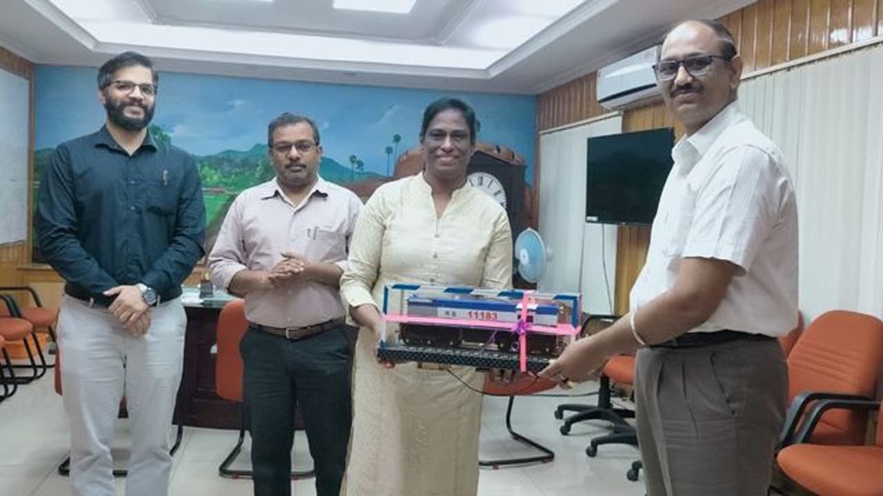 രാജ്യസഭാ പ്രവേശനത്തിന് മുമ്പെ റെയില്വെ ജോലിയില് നിന്ന് സ്വയം വിരമിച്ച് ഉഷ രാജ്യസഭാ പ്രവേശനത്തിന് മുമ്പെ റെയില്വെ ജോലിയില് നിന്ന് സ്വയം വിരമിച്ച് ഉഷ