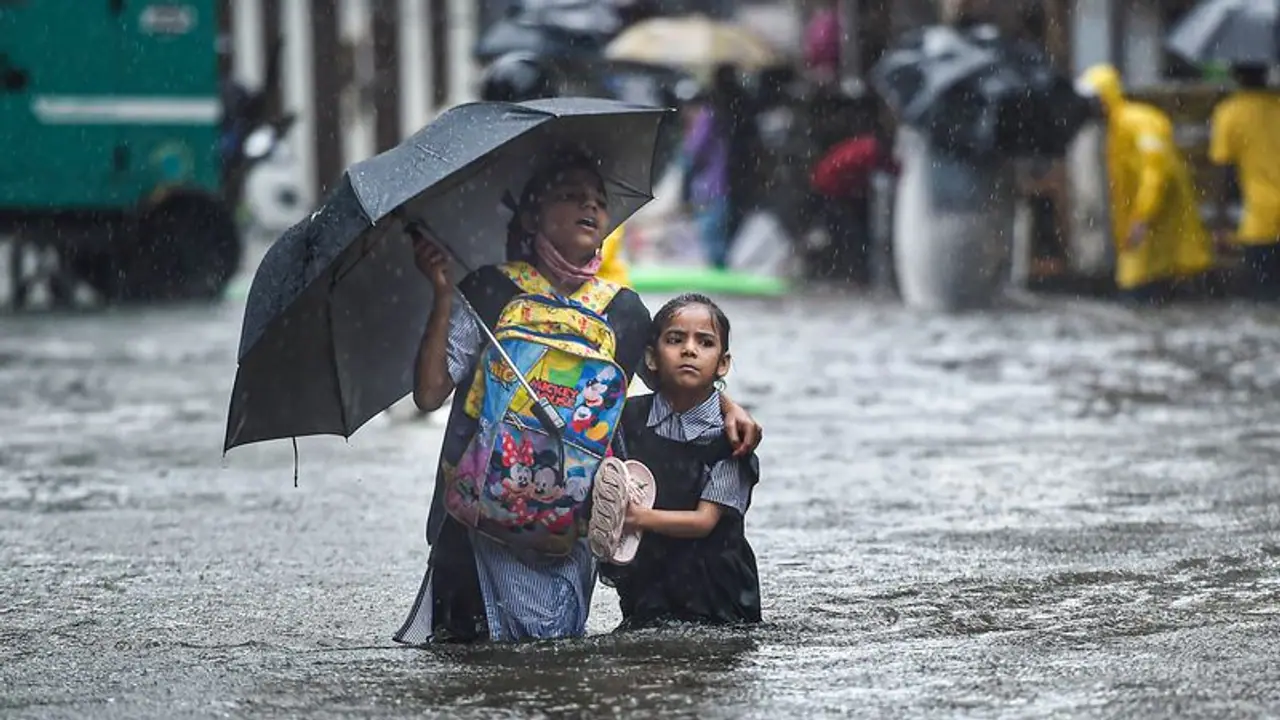 Monsoon Alert: महाराष्ट्र मध्य प्रदेश और हिमाचल सहित 12 से अधिक राज्यों में भारी बारिश की चेतावनी Monsoon Alert: महाराष्ट्र मध्य प्रदेश और हिमाचल सहित 12 से अधिक राज्यों में भारी बारिश की चेतावनी