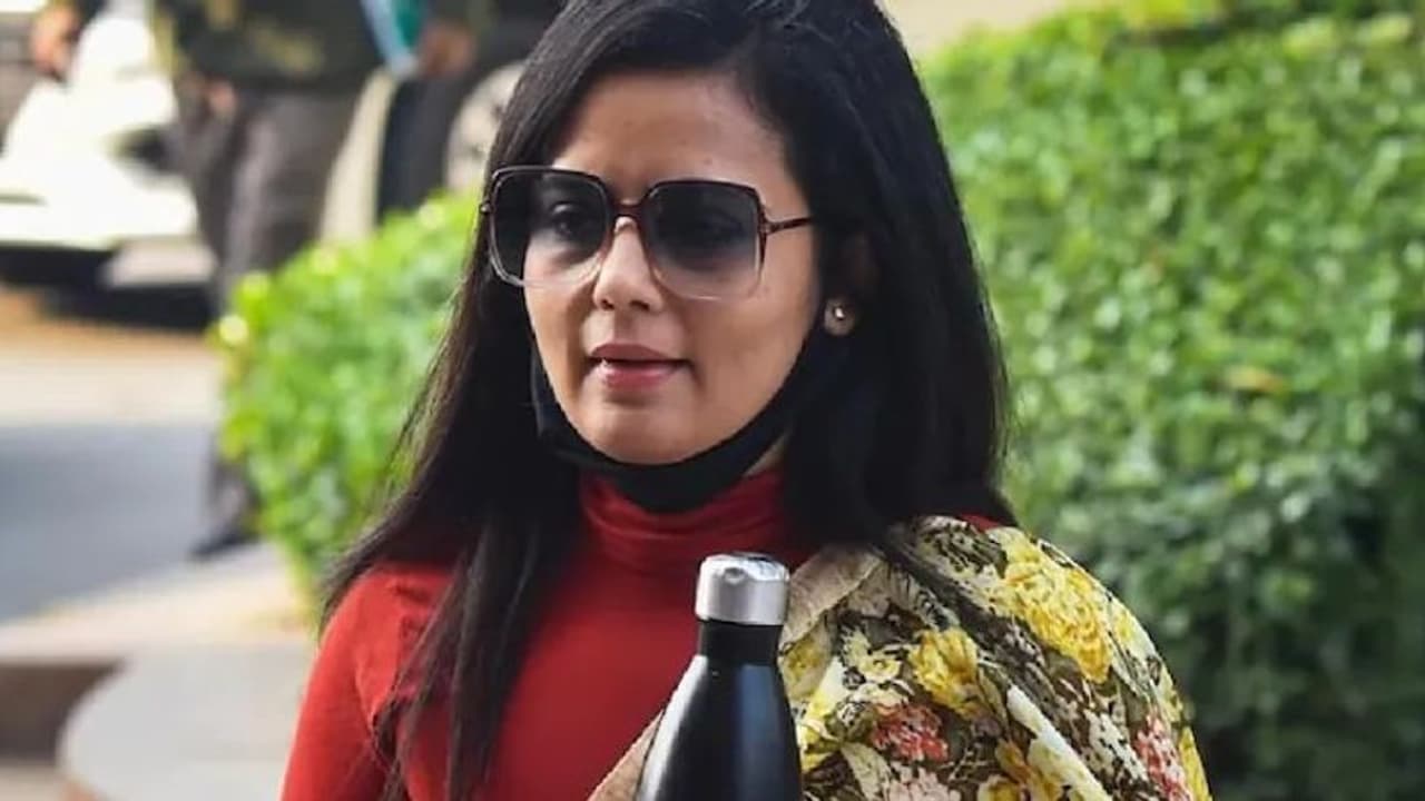 डायरेक्टर लीना मणिमेकलाई को जारी होगा लुकआउट नोटिस, MP के गृहमंत्री नरोत्तम मिश्रा केन्द्र को लिखेंगे पत्र डायरेक्टर लीना मणिमेकलाई को जारी होगा लुकआउट नोटिस, MP के गृहमंत्री नरोत्तम मिश्रा केन्द्र को लिखेंगे पत्र