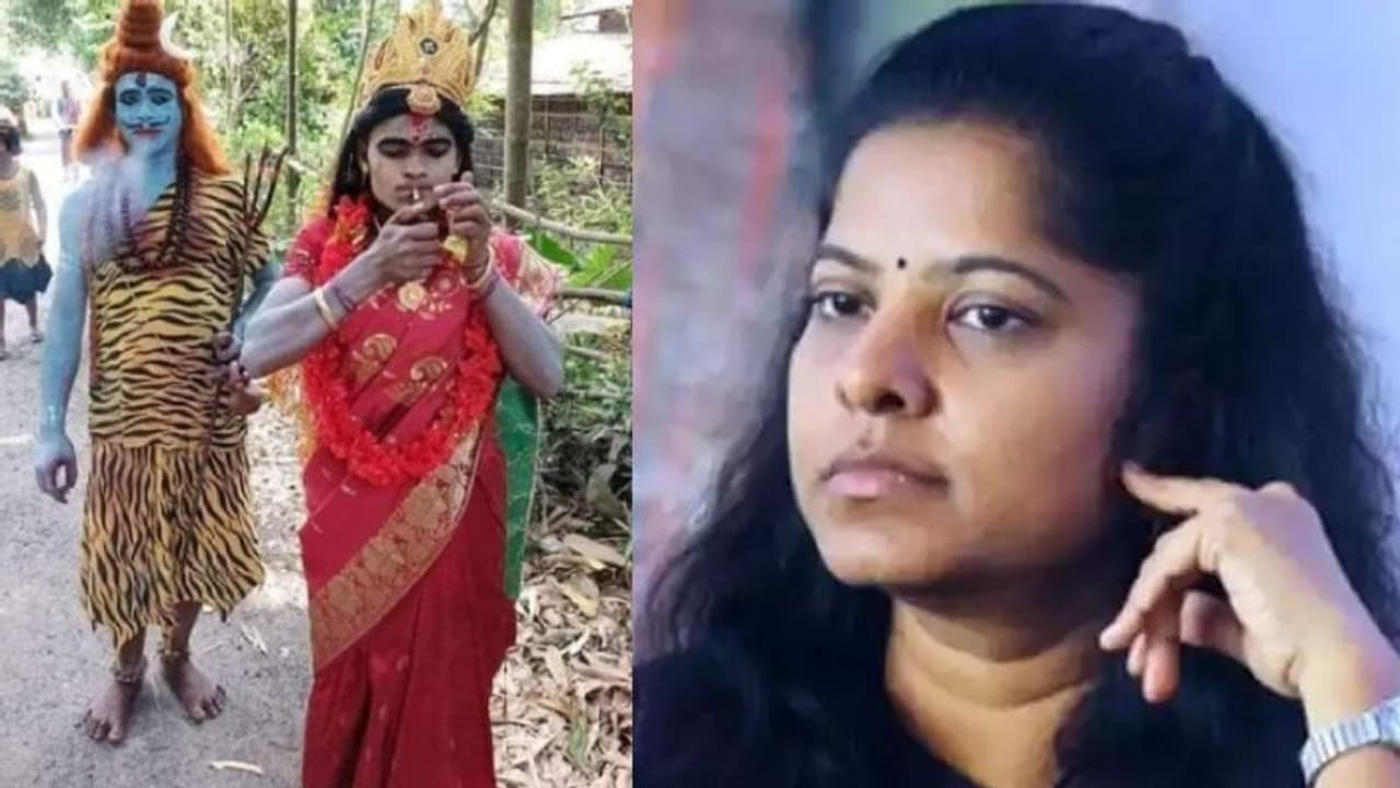 காளியை தொடர்ந்து சிவனும் பார்வதியும் ஜோடியாக தம் அடிக்கும் போட்டோ போட்டு பகீர் கிளப்பிய லீனா மணிமேகலை