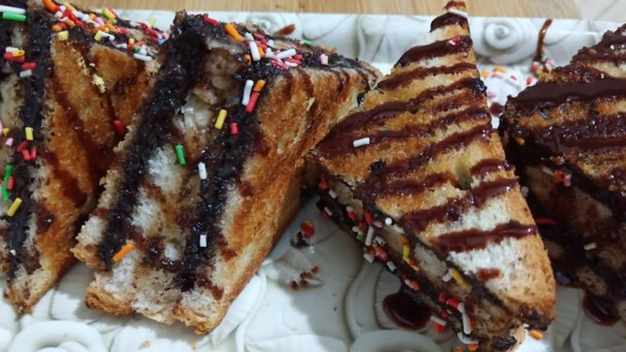 Chocolate Sandwich Recipe : ഈ ചോക്ലേറ്റ് സാൻഡ്‌വിച്ച് തയ്യാറാക്കാൻ വെറും നാല് ചേരുവകൾ മതി; റെസിപ്പി