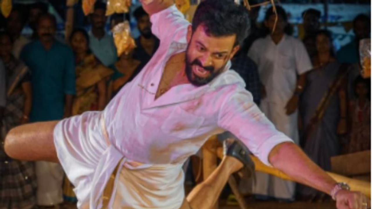 Kaduva : ഇത് പൃഥ്വിരാജിന്റെ വിളയാട്ടം, 'കടുവ' കണ്ടവരുടെ പ്രതികരണങ്ങള് Kaduva : ഇത് പൃഥ്വിരാജിന്റെ വിളയാട്ടം, 'കടുവ' കണ്ടവരുടെ പ്രതികരണങ്ങള്