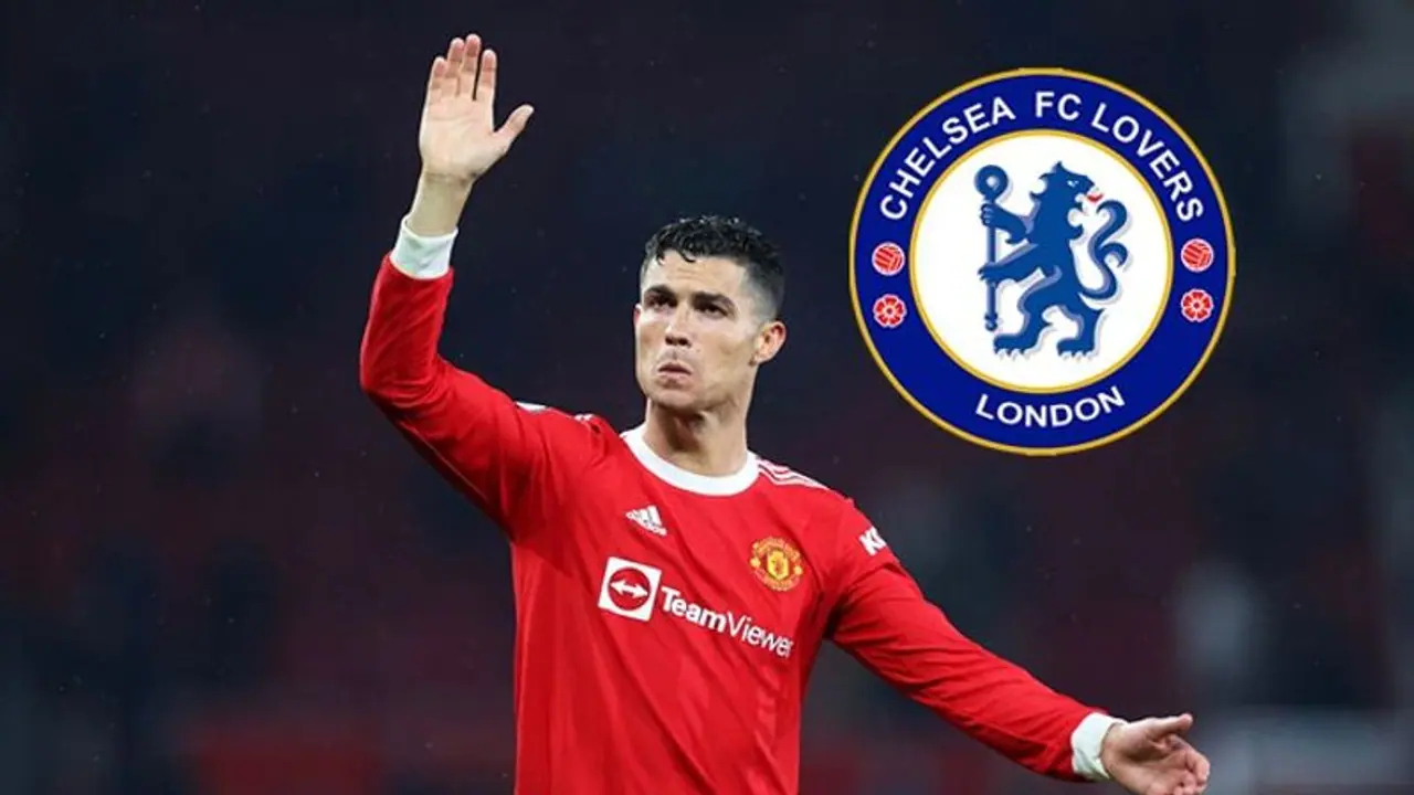 Ronaldo for SALE! Chelsea's '14 million pound' bid for Man United icon leaves fans furious Ronaldo for SALE! Chelsea's '14 million pound' bid for Man United icon leaves fans furious