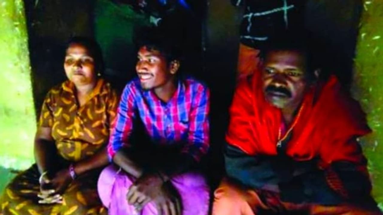 Lottery Winner :‍ ഇവരാണ് ശരിക്കും ഭാ​ഗ്യവാന്മാർ ! ലക്ഷപ്രഭുക്കളായി വയനാട്ടിലെ ആദിവാസി കുടുംബം