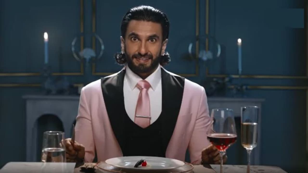 Ranveer Vs Wild : रेस्टोरेंट में बैठकर कीड़ा खाते दिखे रणवीर, फैंस बोले 'अलग ही गबरू हो जनाब आप' Ranveer Vs Wild : रेस्टोरेंट में बैठकर कीड़ा खाते दिखे रणवीर, फैंस बोले 'अलग ही गबरू हो जनाब आप'