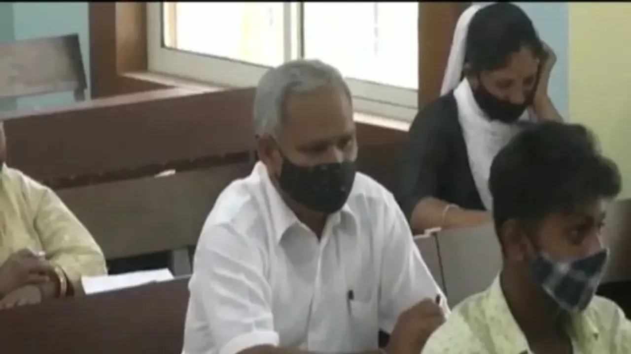 Odisha Board 10th Result : 58 साल की उम्र में बीजद MLA अंगद कन्हार ने 1st डिवीजन पास की 10वीं की परीक्षा Odisha Board 10th Result : 58 साल की उम्र में बीजद MLA अंगद कन्हार ने 1st डिवीजन पास की 10वीं की परीक्षा