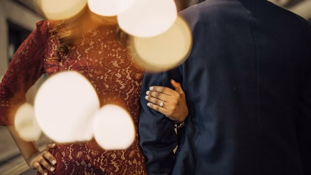 वाइफ स्वैपिंग के बाद स्विंगिंग पार्टनर! पति पत्नी के रिश्ते का घिनौना सच जान रह जाएंगे हैरान वाइफ स्वैपिंग के बाद स्विंगिंग पार्टनर! पति पत्नी के रिश्ते का घिनौना सच जान रह जाएंगे हैरान