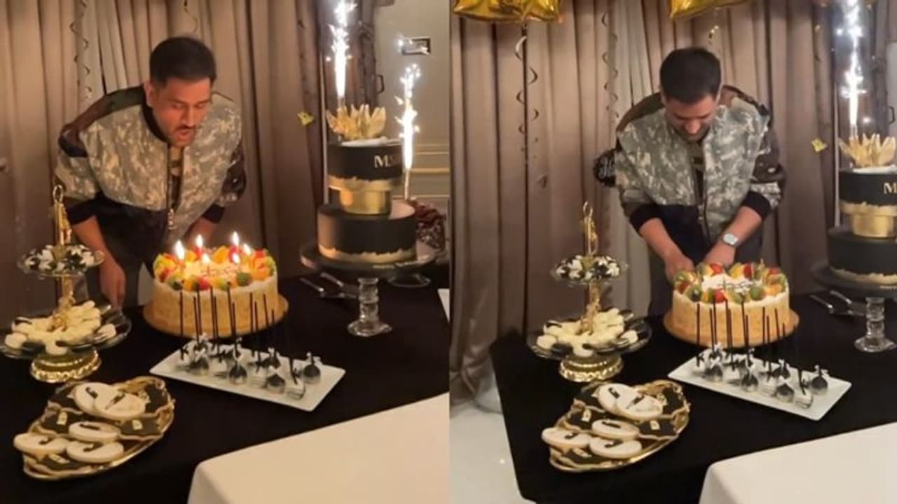 41 के हुए रांची के राजकुमार.. लंदन में सेलिब्रेट किया बर्थडे, पूरे राज्य में फैंस ने ऐसे किया सेलिब्रेट 41 के हुए रांची के राजकुमार.. लंदन में सेलिब्रेट किया बर्थडे, पूरे राज्य में फैंस ने ऐसे किया सेलिब्रेट