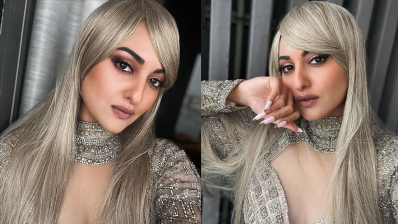 सोनाक्षी का ब्लॉन्ड लुक देखकर डर गईं ये 'महारानी', ट्रोलर्स बोले भूतनी लग रही हो सोनाक्षी का ब्लॉन्ड लुक देखकर डर गईं ये 'महारानी', ट्रोलर्स बोले भूतनी लग रही हो