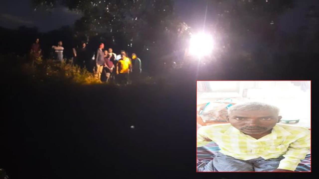 కరీంనగర్ : పొలం దున్నుతూ అదుపుతప్పి బావిలోకి దూసుకెళ్లిన ట్రాక్టర్.. రైతు గల్లంతు కరీంనగర్ : పొలం దున్నుతూ అదుపుతప్పి బావిలోకి దూసుకెళ్లిన ట్రాక్టర్.. రైతు గల్లంతు