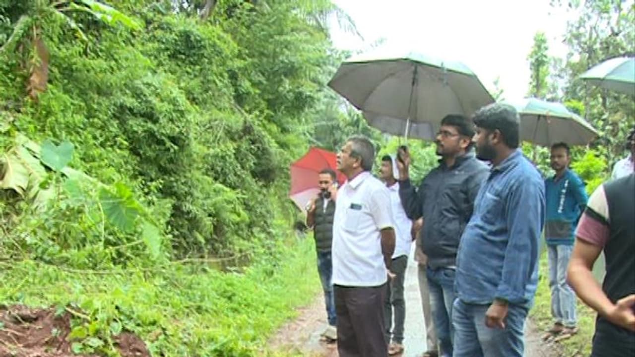 ಚಿಕ್ಕಮಗಳೂರಿನಲ್ಲಿ ಮುಂದುವರಿದ ಮಳೆ ಅಬ್ಬರ, ಕೆಲವೆಡೆ ಮರ, ಭೂ ಕುಸಿತ, ನೆರೆ ಭೀತಿಯಲ್ಲಿ ಜನರು