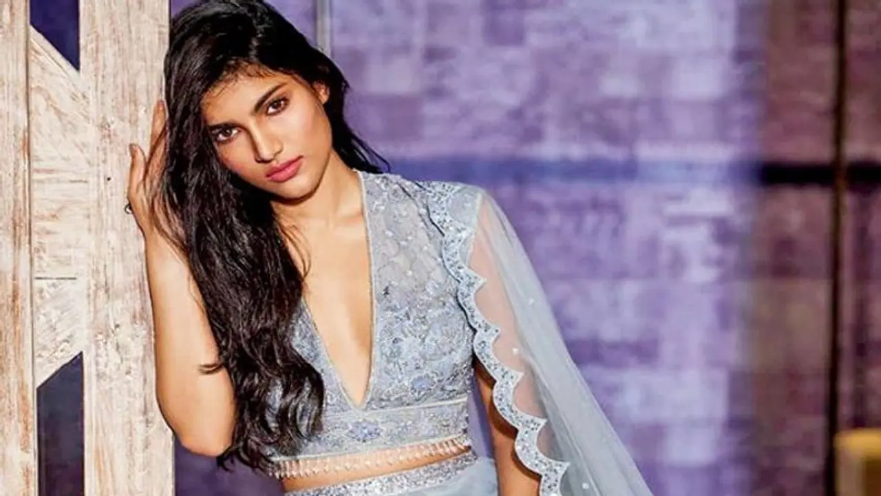 तो क्या अब सलमान खान की भांजी भी कर रही बॉलीवुड में डेब्यू, जानें कब शुरू होगी फिल्म की शूटिंग तो क्या अब सलमान खान की भांजी भी कर रही बॉलीवुड में डेब्यू, जानें कब शुरू होगी फिल्म की शूटिंग