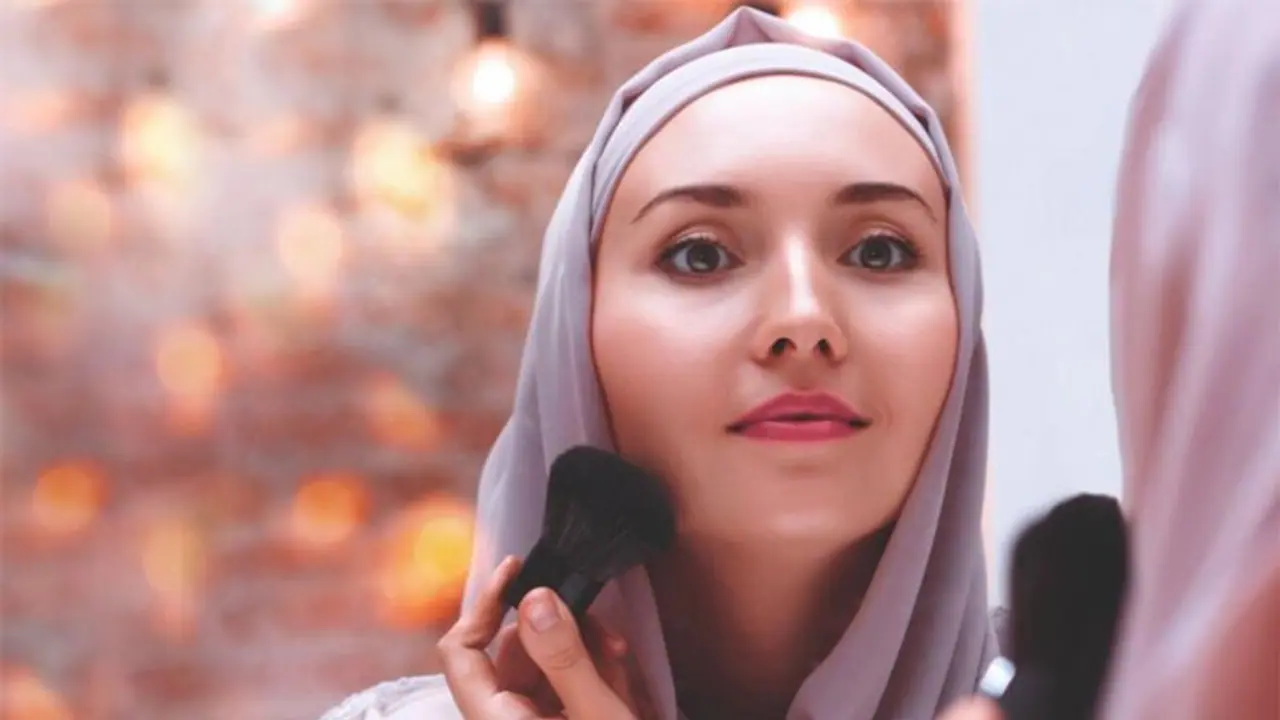 ईद पर ऐसे करें नेचुरल मेकअप, पहले स्किन को करें तैयार फिर करें ये स्टेप्स फॉलो ईद पर ऐसे करें नेचुरल मेकअप, पहले स्किन को करें तैयार फिर करें ये स्टेप्स फॉलो